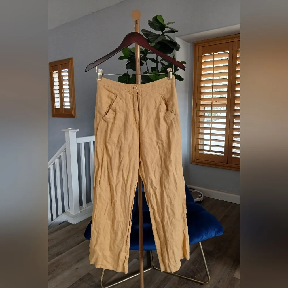 Reformation Linen Pants in Mustard Yellow. Size 2